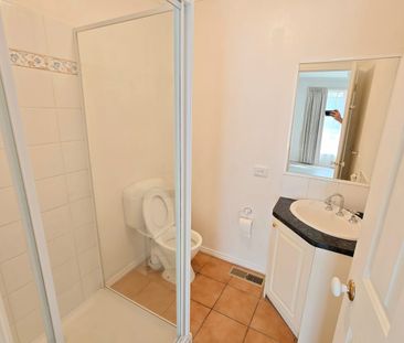 Bright 3 Bedroom + 2 Bath - in Coveted Box Hill High School Zone! - Photo 4