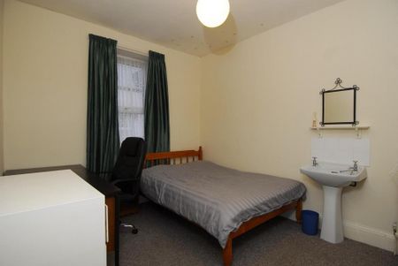 6 bedroom house to rent - Photo 3