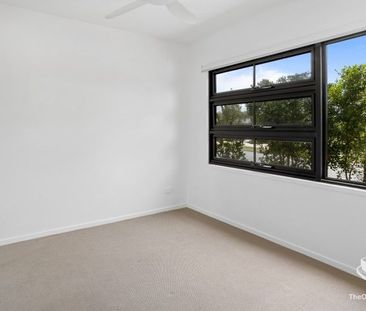 Modern 3-Bedroom Home Opposite Ridge View Park - Photo 1