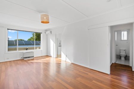 Renovated 2-Bedroom Apartment in Prime Cheltenham Location - Modern Comfort & Convenience! - Photo 3