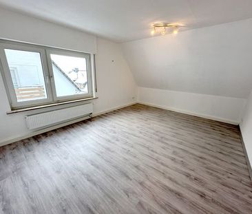 SCHADE IMMOBILIEN - Renovierte 5,5-Zimmerwohnung mit Balkon im Dach... - Photo 1