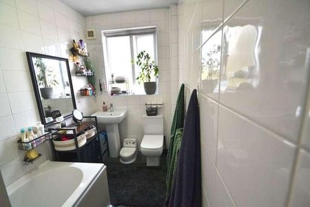 Chinbrook Road, Grove Park London, SE12 - Photo 5