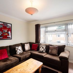 2 bedroom apartment to rent - Photo 2