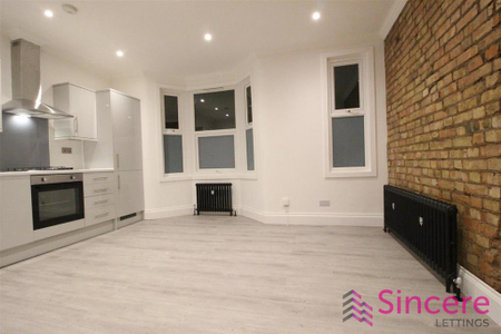 3 bedroom apartment to rent - Photo 2