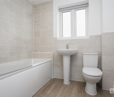 3 bed House - Detached To Let - Photo 5