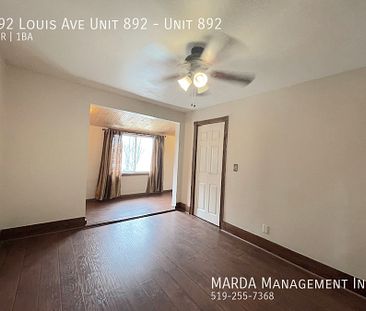 SPACIOUS 2 BED+DEN 1 BATH NEAR LITTLE ITALY! + HYDRO! - Photo 4