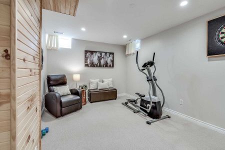 For Lease - 220 William Roe Boulevard, Newmarket, Ontario - Photo 4