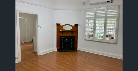 Charming Home in Prime Lilyfield Location - Photo 2