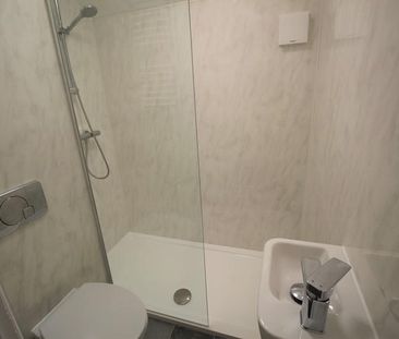 5 bedroom semi-detached house to rent - Photo 4