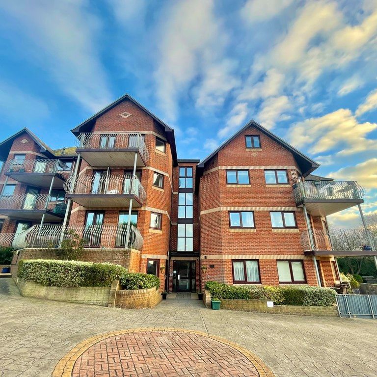 2 bedroom Two Bedroom Apartment With Sea Views to rent - Photo 1