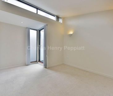 2 bedroom mews to rent - Photo 3