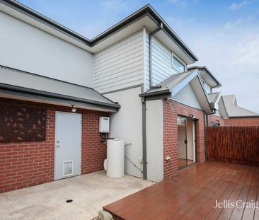 7/14 Collins Avenue, Altona North VIC 3025 - Townhouse For Rent | D... - Photo 2
