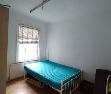 4 Bed Terraced House, Ratcliff Road, E7 - Photo 2