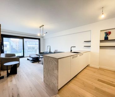 Mooi vernieuwd één slaapkamerappartement gelegen aan de zonnekant v... - Photo 1