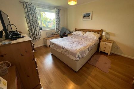 Jordans Close, Guildford, Surrey, GU1 - Photo 4