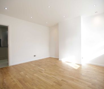 Guide Price £2,400 pcm - Available 21/05/2025 - Unfurnished - Photo 3