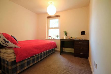 4 bedroom terraced house to rent - Photo 4