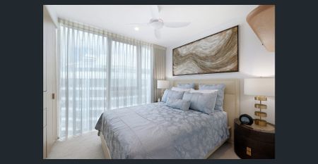 UNFURNISHED LUXURY LIVING | COASTAL ELEGANCE | PRIME MAIN BEACH LOCATION - Photo 3