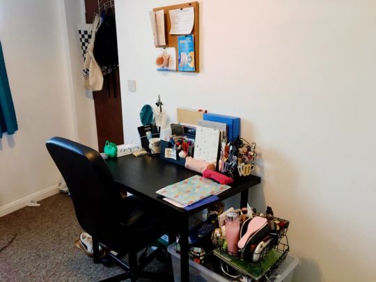 room 2 - Photo 1
