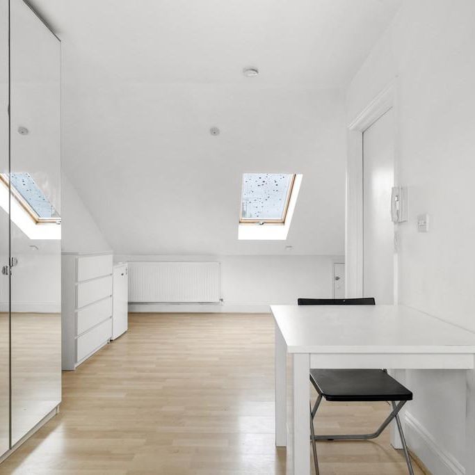 Studio to rent - Photo 1