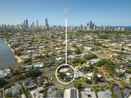 12 Poinciana Boulevard, Broadbeach Waters QLD 4218 - House For Rent | Domain - Photo 3