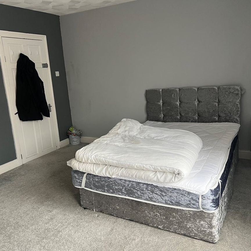 Room in a Shared House, Testwood Road, SO15 - Photo 1