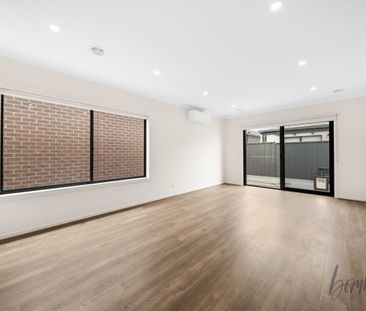 SPACIOUS 3 BEDROOM HOME - Photo 1