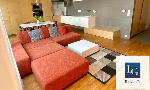 Moderný 3 izbový byt v novostavbe na Kolibe s parkovacím státím - Photo 1