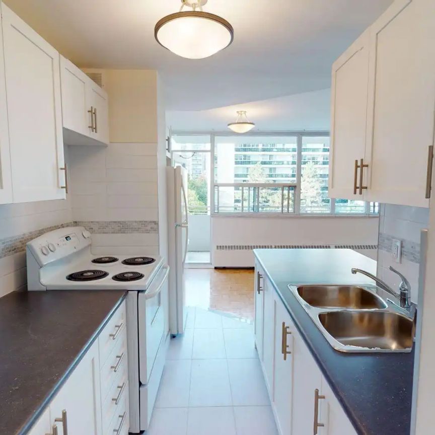 45 Oakmount Rd — Large 1 Bedroom Apartment - Photo 1