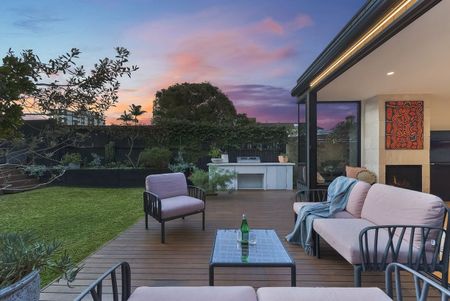 Freestanding Designer Beach House with Pool & Garden Oasis - Photo 3