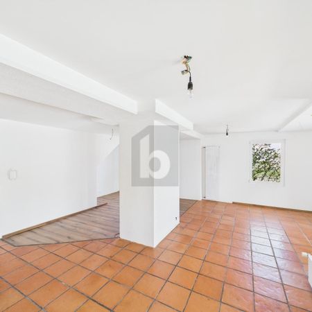 FRESHLY RENOVATED WITH A LARGE BALCONY - Foto 3