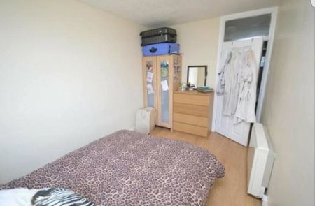 3 Bed - 56 Lovell Park Heights, City Centre, Leeds - LS7 1DW - Student/Professional - Photo 2