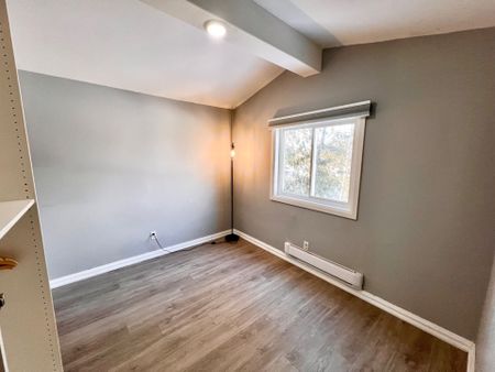 For Lease - 32 Penetang Street Unit# 2, Barrie, Ontario - Photo 3