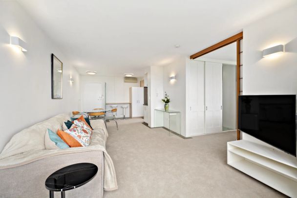Furnished One-Bedroom Apartment in Prime South Yarra Location - 6 Month Lease. - Photo 1