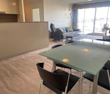 Stunning City Views Furnished Apartment - Photo 4