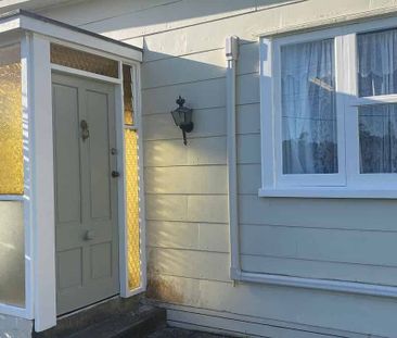 4-Bedroom Family Home in New Lynn - AVAILABLE NOW - Photo 5