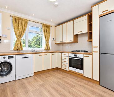 4 bedroom end of terrace house to rent - Photo 4