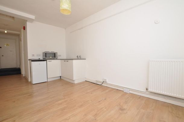 Studio to rent - Photo 1