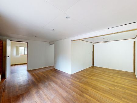 Spacious Family Home in Petrie Awaits! - Photo 2