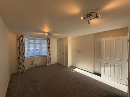 Mohave Drive, Formby, L37 - Photo 1