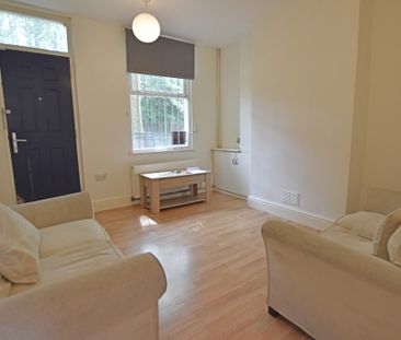 2 Bedroom Mid Terraced House - Photo 6