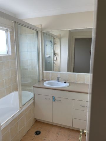 2/17 Gledson Street, Zillmere QLD 4034 - House For Rent - $580 | Domain - Photo 2