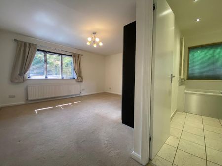 4 bedroom detached house to rent - Photo 5