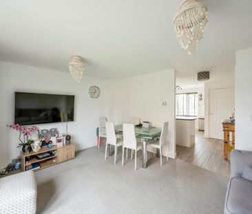 4 bedroom semi-detached house to rent - Photo 2