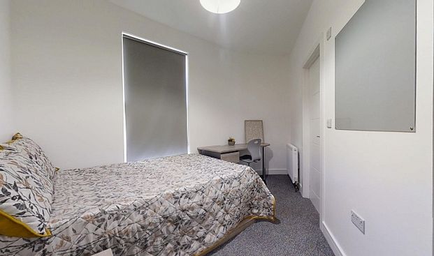 Newly Renovated 5-Bedroom, 5-Bathroom Property Near Hallam University â€“ Freshly Decorated for New Tenancy - Photo 1