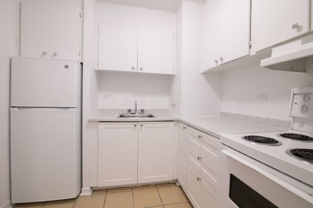 1975 Maisonneuve Blvd West - Photo 2