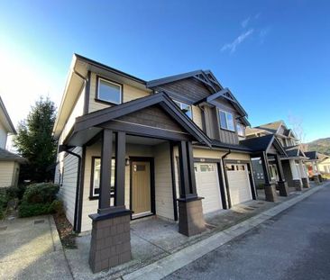 Inviting Townhouse – Westhills - Photo 4