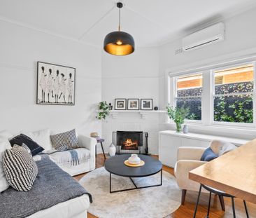 Meticulous and Spacious Family Home - Garden Maintenance Included - Photo 4