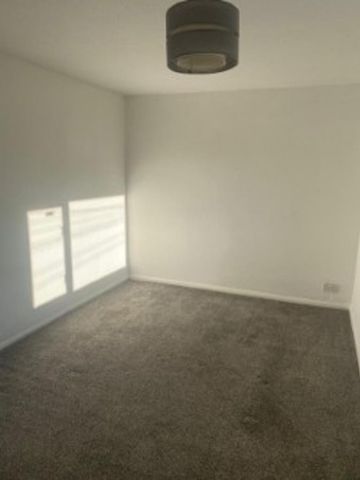 2 bedroom semi-detached house to rent - Photo 3