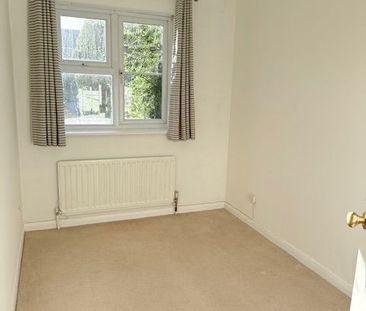 Salisbury Close, Alton, GU34 2TF - Photo 4